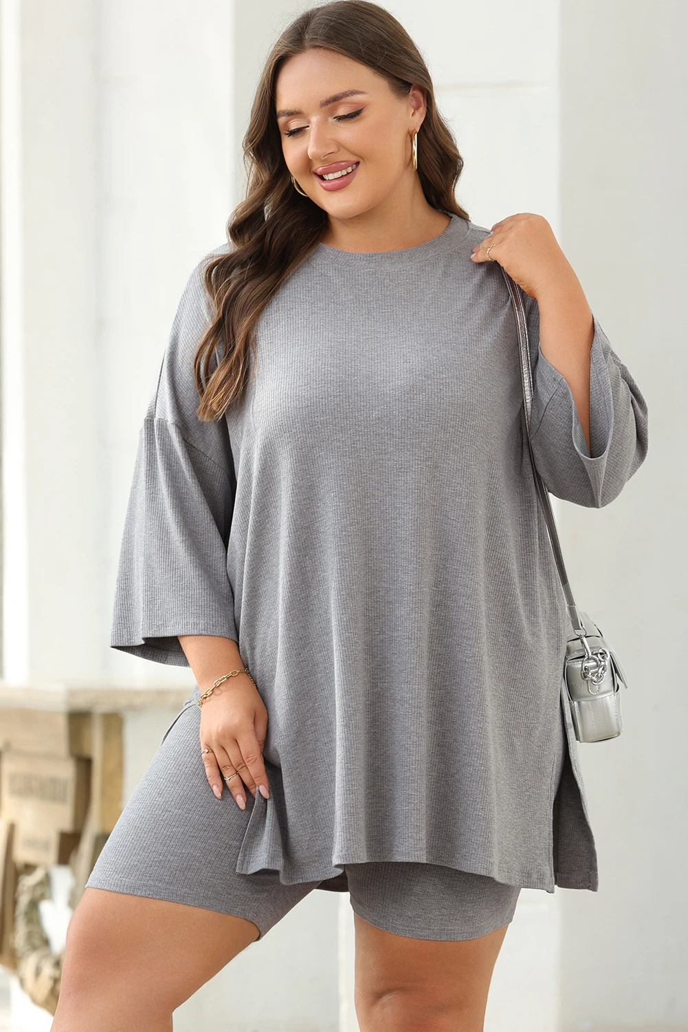 Plus Size Σετ Γυναικείο Ριπ – Oversized Μπλούζα & Σορτς Σε Γκρι- 4922