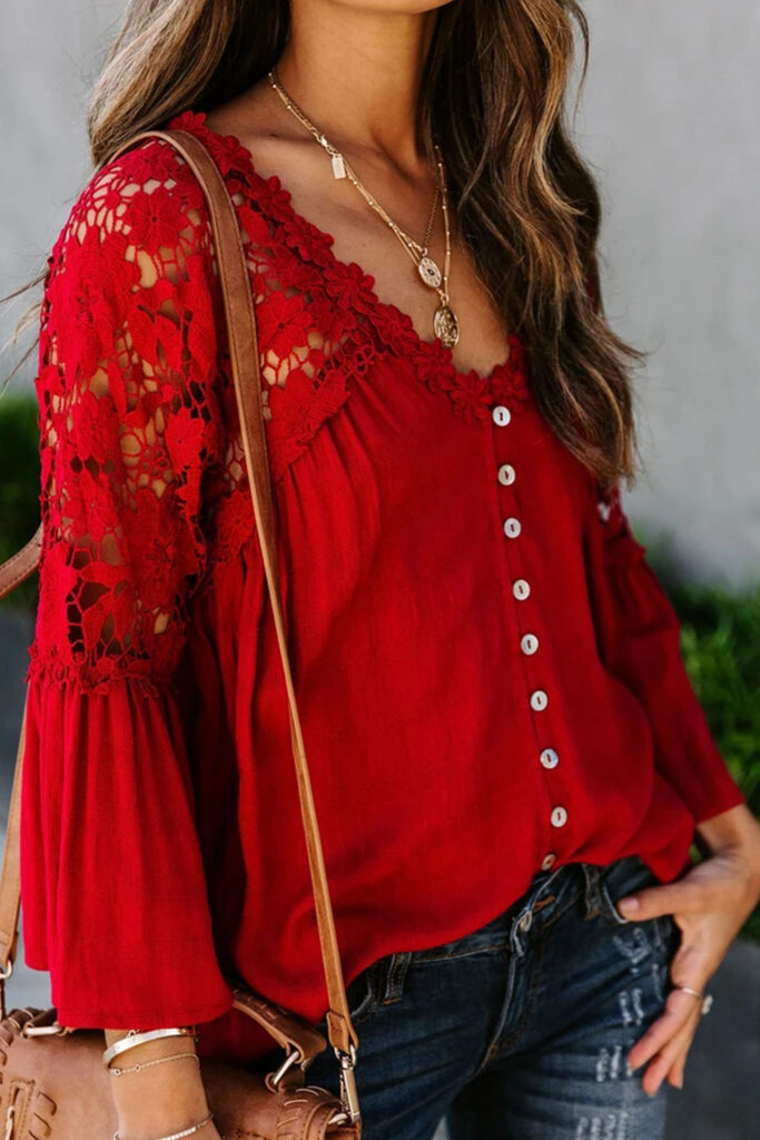 Red So Chic Blouse Με V και Δαντέλα